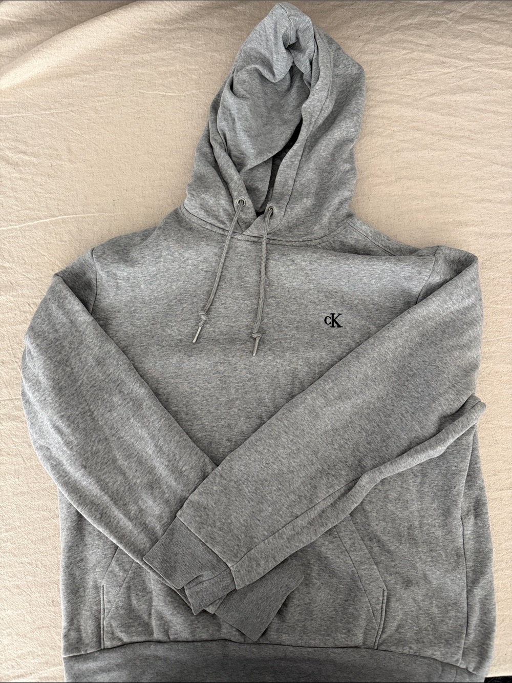 Calvin Klein men’s Light Gray Pullover Hoodie with Small CK Logo (women’s m)